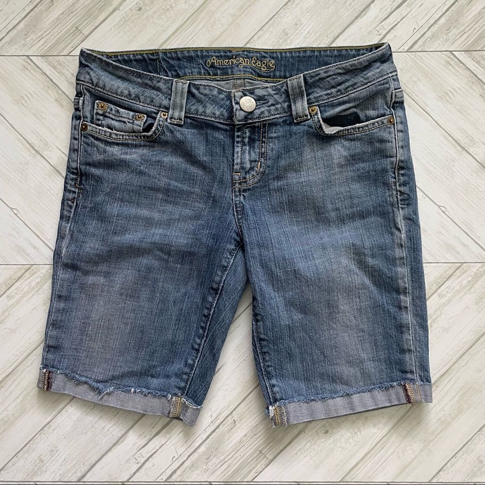 American Eagle Bermuda Raw Hem Denim Shorts size 4 Long